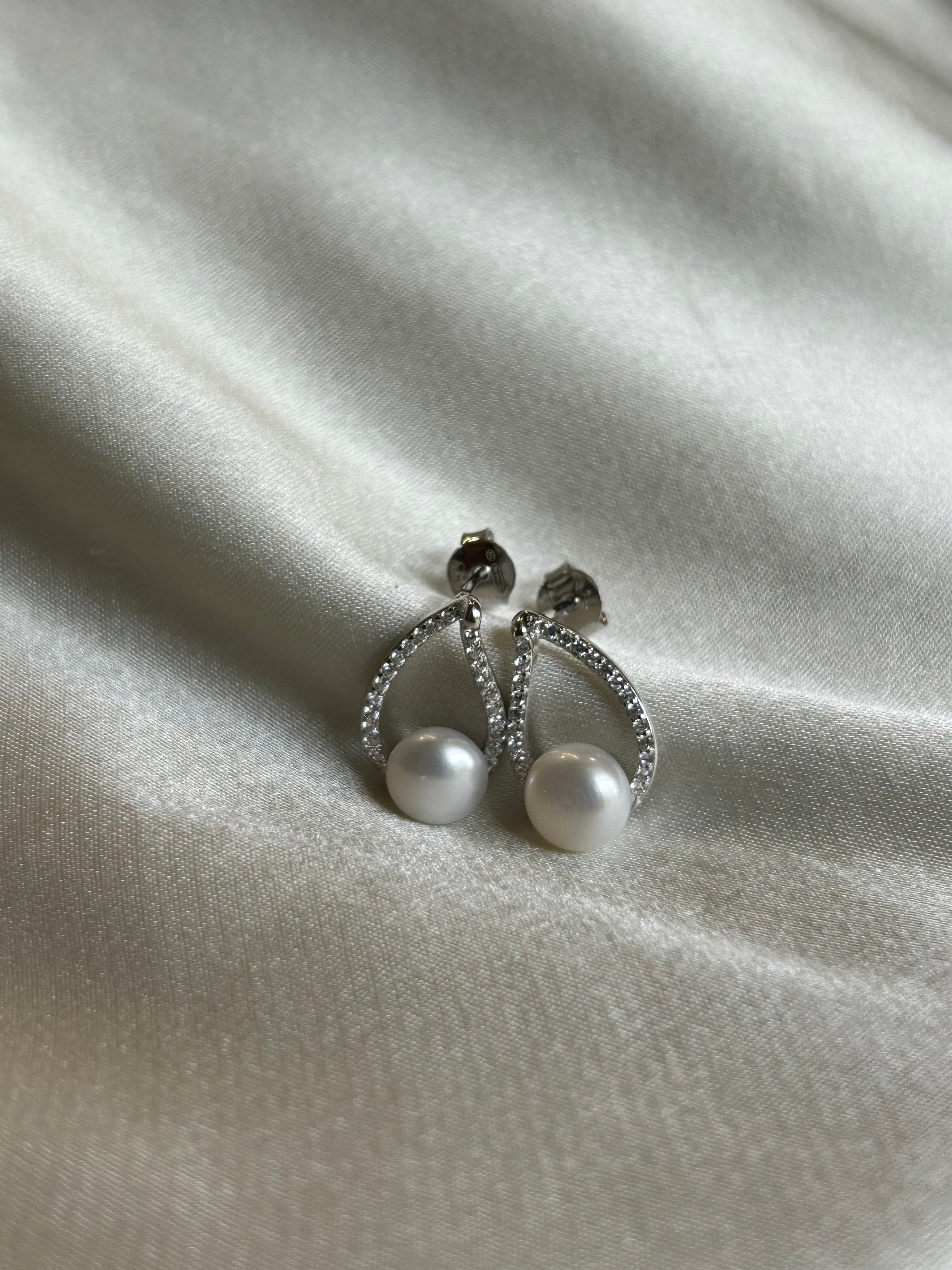 Luna Pearl Drops